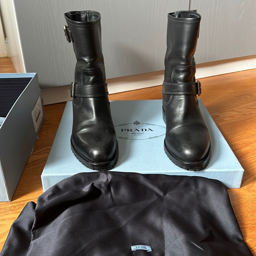 Prada buckle leather boots calzature Donna